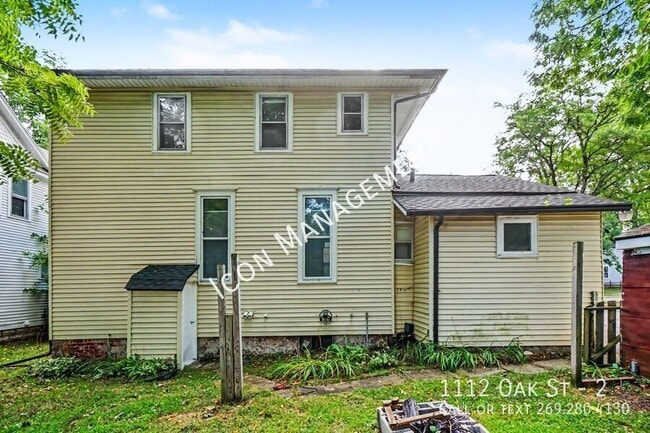 Building Photo - 1112 Oak St