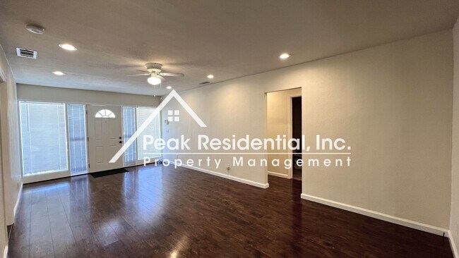 Building Photo - Very Nice 3bd/1ba House with 2 Car Garage