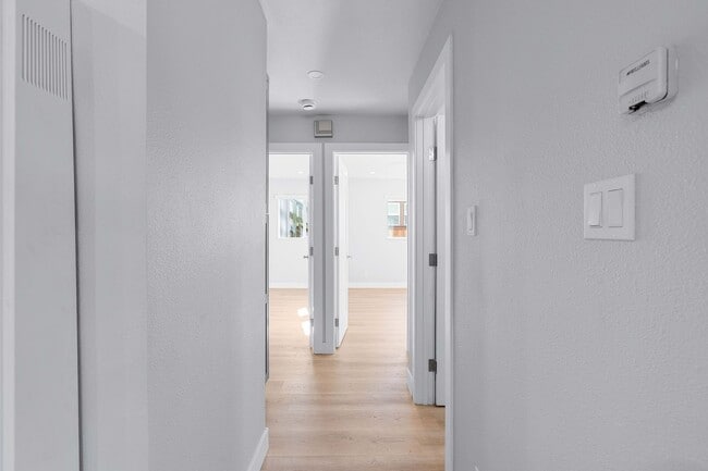 Building Photo - 1305-1321 Laurel Street