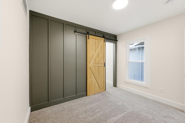 Building Photo - 321 W Columbia St