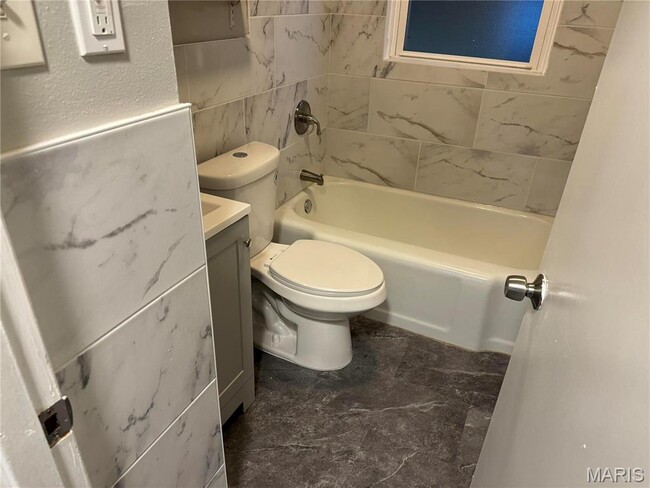 Building Photo - 840 Pershall Rd