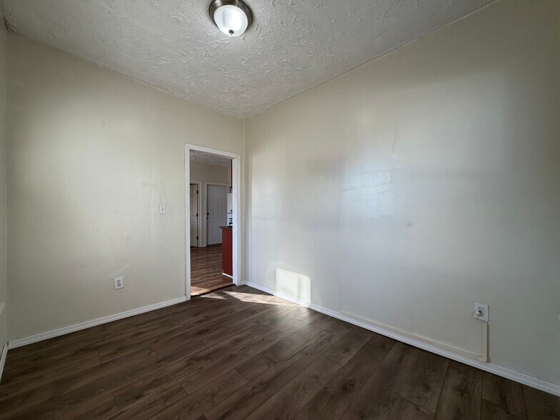 Building Photo - 470 Noble Ave