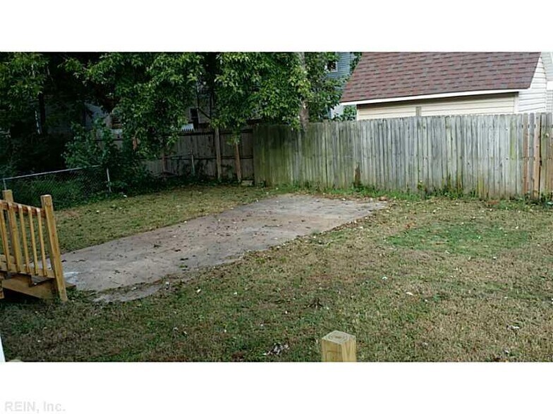 Building Photo - 3214 Bapaume Ave