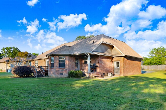 Building Photo - Spacious BRICK HOME in Goldsboro - 3 BR, 2...