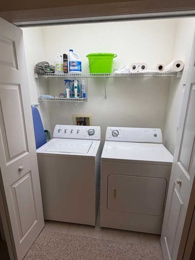 Building Photo - Fully Furnished 3/2 Condo In Canopy Walk with great amenities!