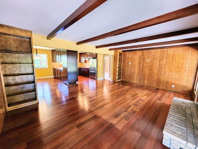 Building Photo - Spectacular 4 Bd/3 Ba, 2379 sf (plus separ...