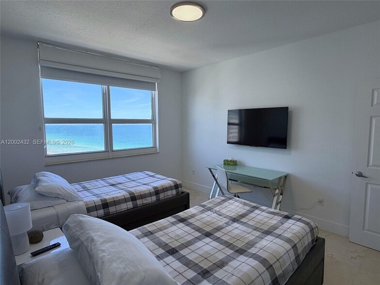 Building Photo - 2080 S Ocean Dr