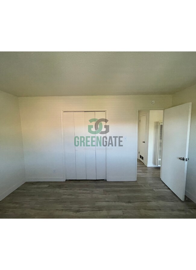 Building Photo - 325 W H St