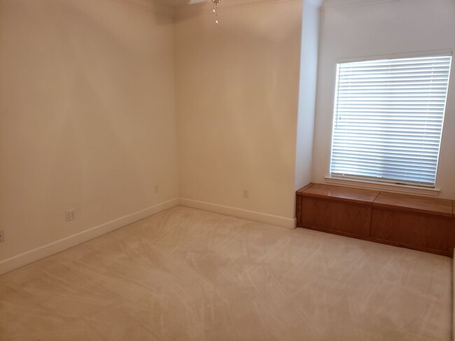 Building Photo - 3 bedroom 2 bath home in Mary Lake