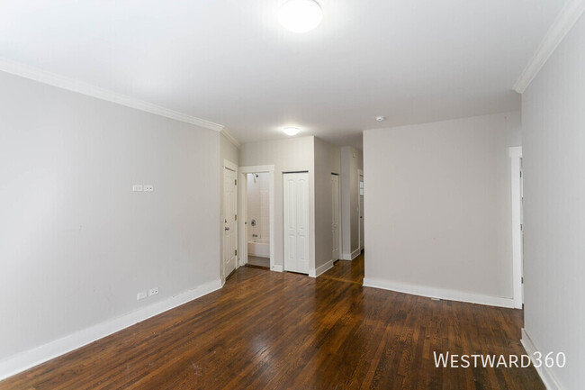 Building Photo - 1662.5 W Farwell Ave