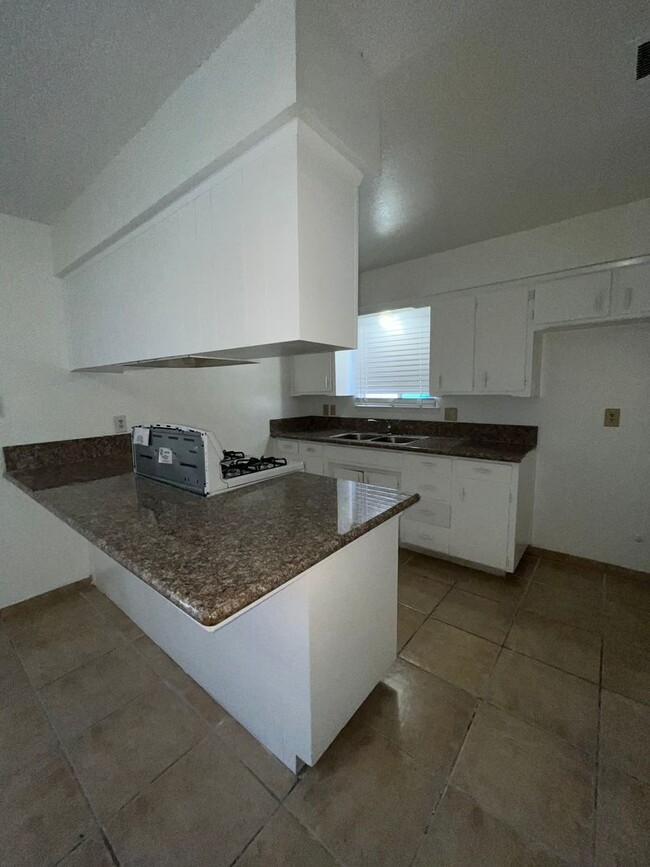 Building Photo - 2268