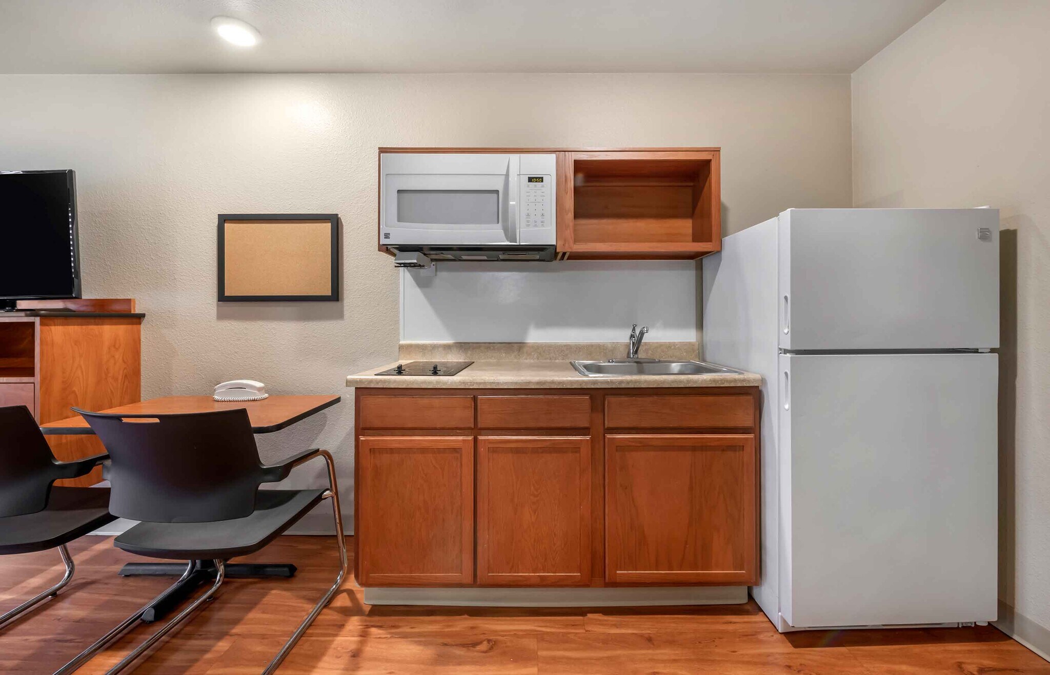 Building Photo - Furnished Studio-Lake Worth