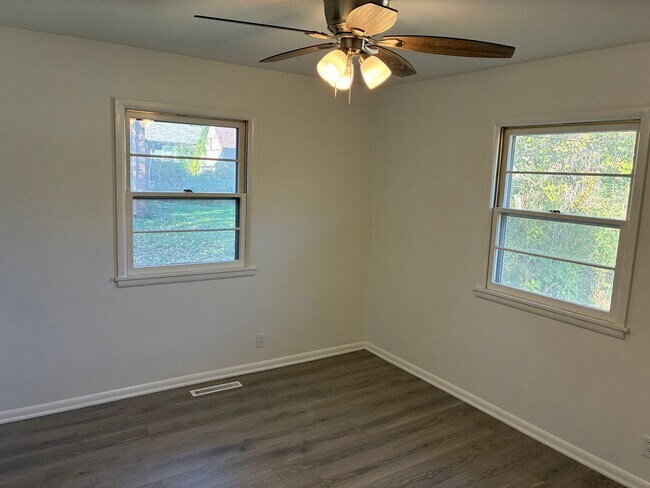 Building Photo - Rountree Elementary, fully remodeled 2 bed, 1 bath duplex walking distance to MSU campus and Roun...