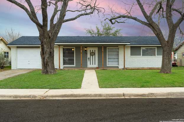 Building Photo - 300 Roanoke Dr