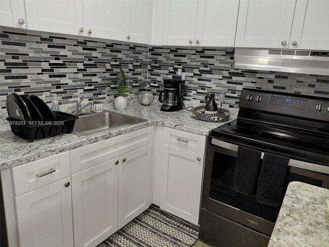 Building Photo - 1431 SW 24th Ct