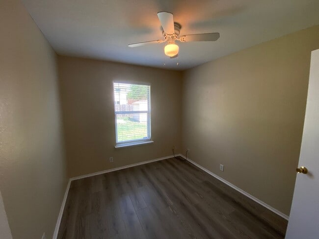 Building Photo - Charming and Spacious Home in a Quiet and ...