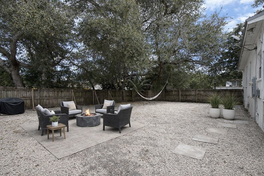 Building Photo - 911 NW 57th St