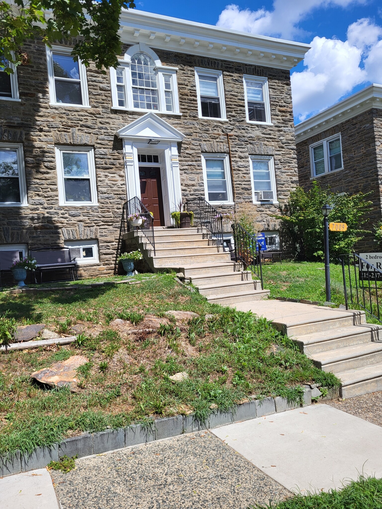 7009 D- McCallum Curbside - 7009 McCallum St