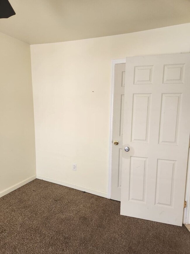 Building Photo - 413-415 N. 6th Avenue