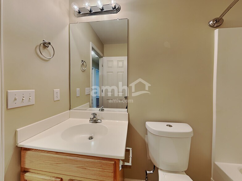 Building Photo - 2645 Wynbrook Dr