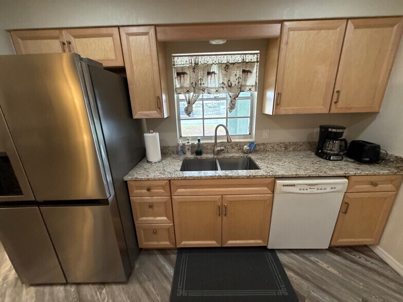 Building Photo - 11675 W Dixie Shores Dr