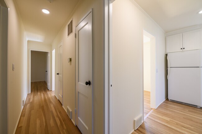 Building Photo - 361 Meadowbrook Ave
