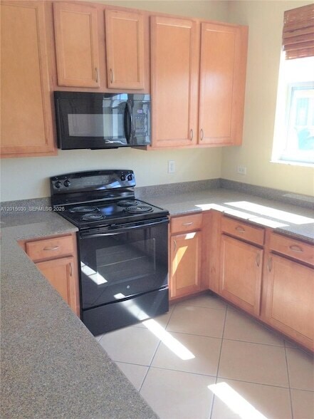 Building Photo - 690 Amador Ln