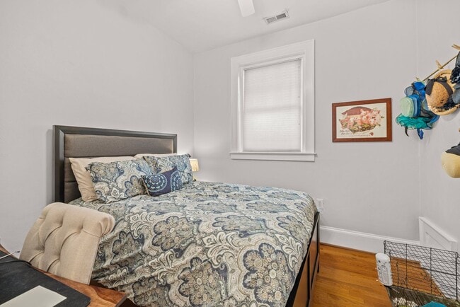Building Photo - Amazing Garden-Style Condo Available NOW! ...