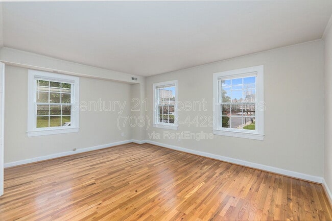 Building Photo - 1020 S Barton St