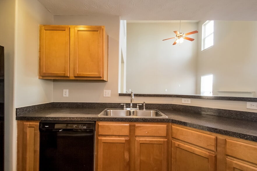 Building Photo - 772 Mesa Rd