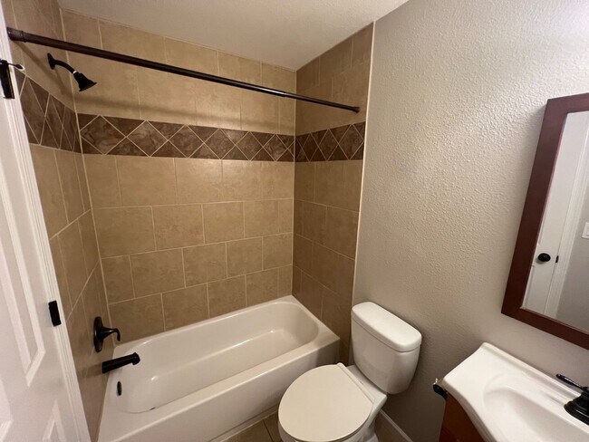 Building Photo - Beautiful 4 bedroom ranch style home avail...
