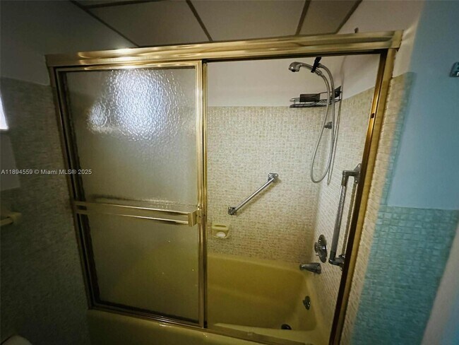 Building Photo - 215 SE 3rd Ave