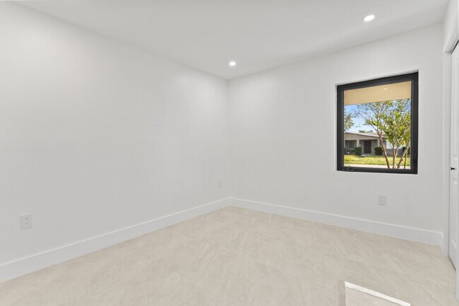 Building Photo - 15920 NW 17th Ave