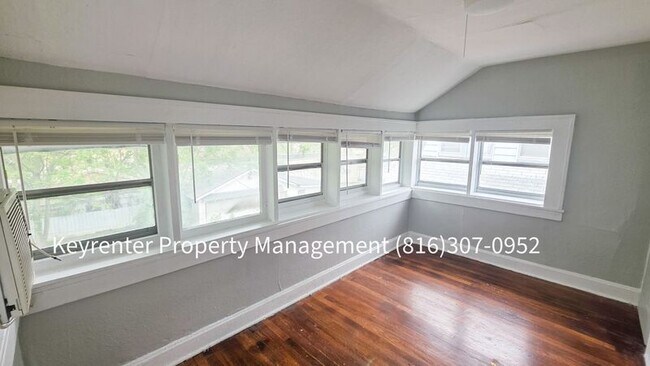 Building Photo - 2607 E 73rd St