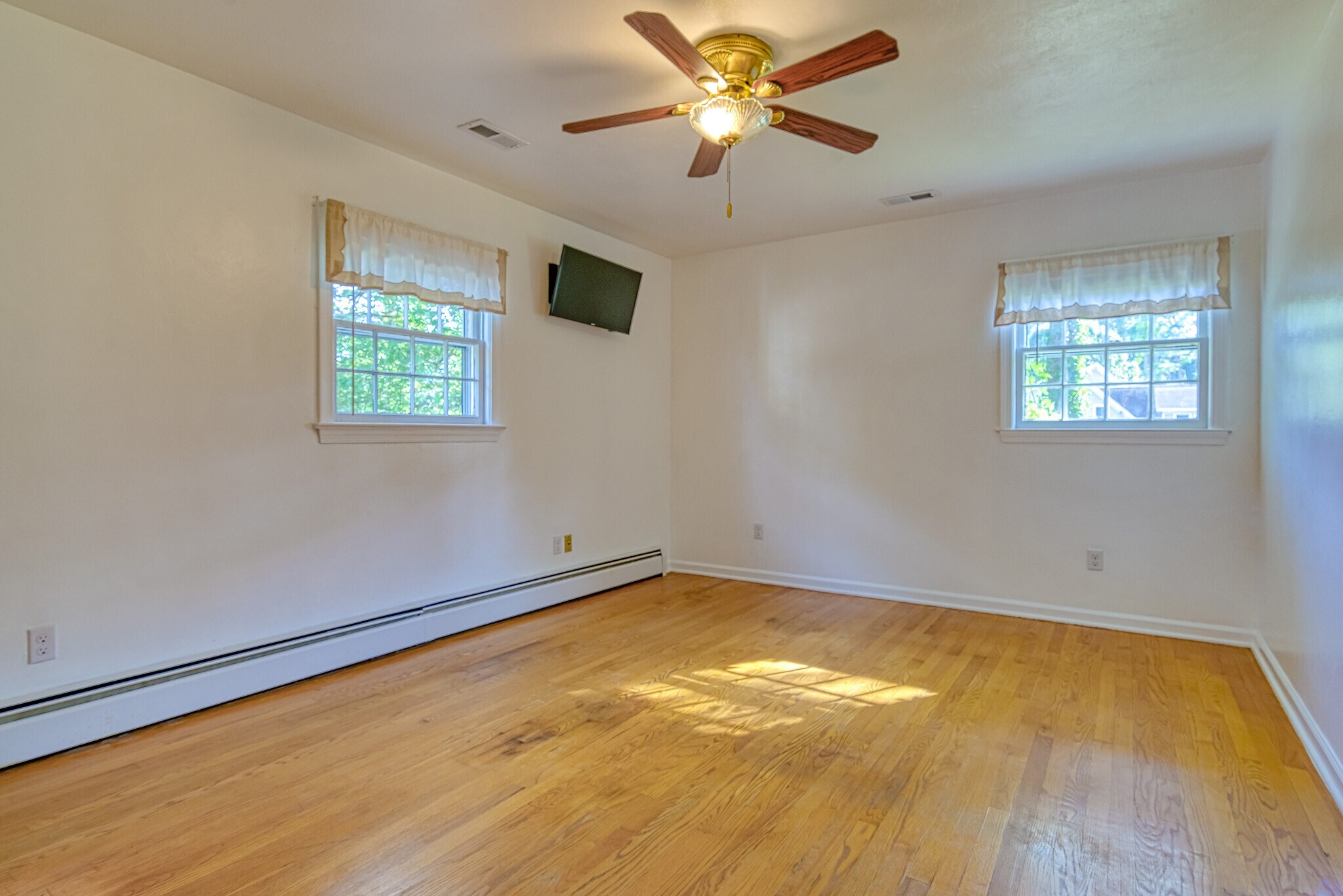 Building Photo - 21 Bayview Dr