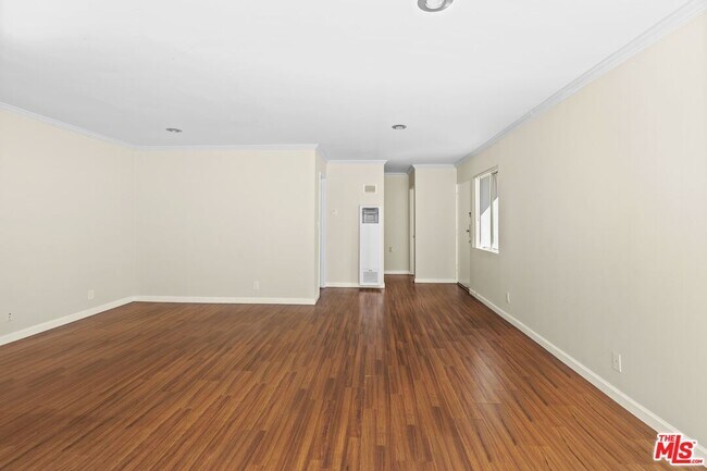 Building Photo - 1233 Barry Ave