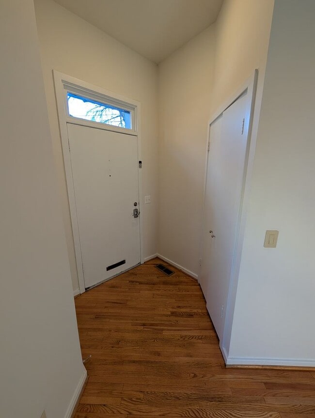 Building Photo - Georgetown Townhouse (Close to the West End and Dupont)