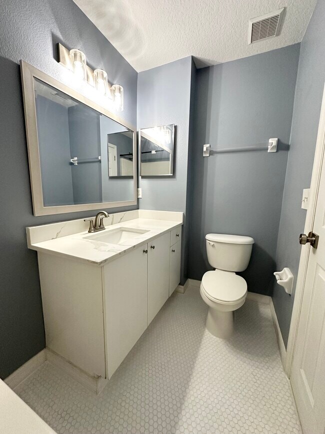 Building Photo - 804 E South St