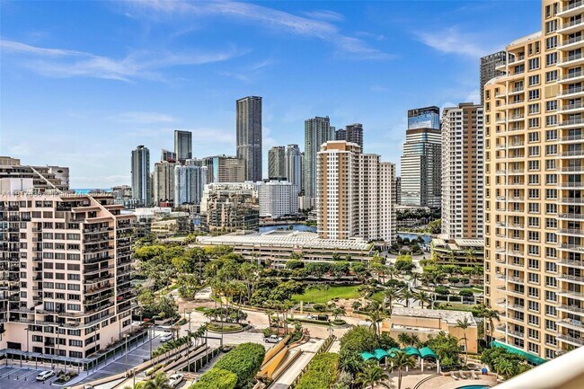 Building Photo - 848 Brickell Key Dr