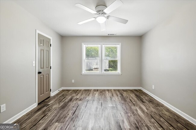 Building Photo - 158 Sproull Rd SE