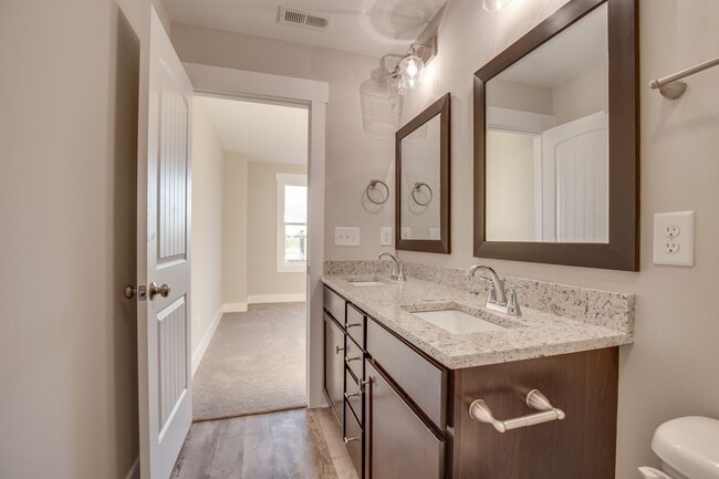 Building Photo - Townhome in Chapel Hill