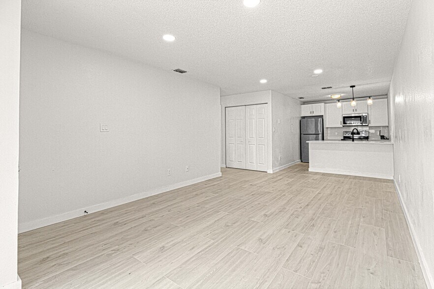 Building Photo - 5395 SE 30th Pl