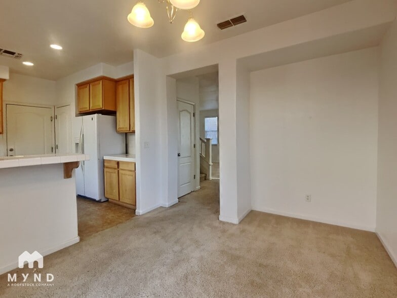 Building Photo - 10 Shadmoor Pl