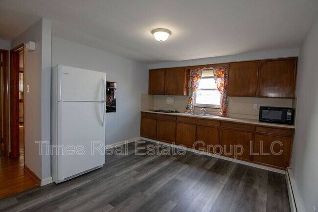 Building Photo - 708 Carmen Dr
