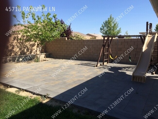Building Photo - 45718 Parkview Ln