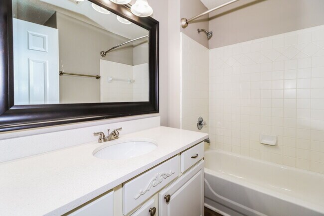 Building Photo - 9245 Tamhaven Dr