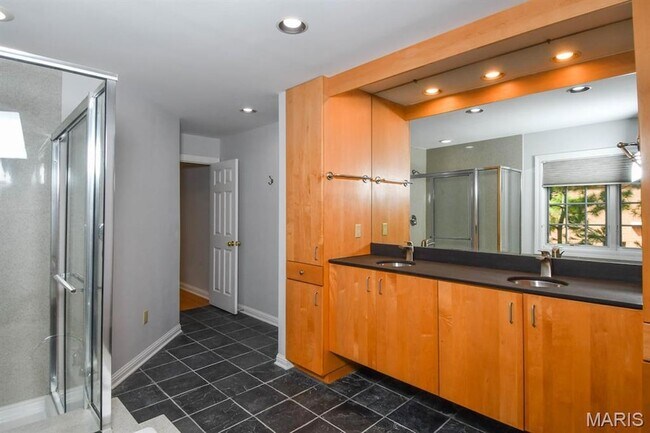 Building Photo - 20 Brighton Way