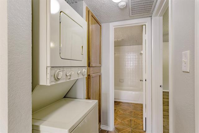 Building Photo - 9823 Walnut St