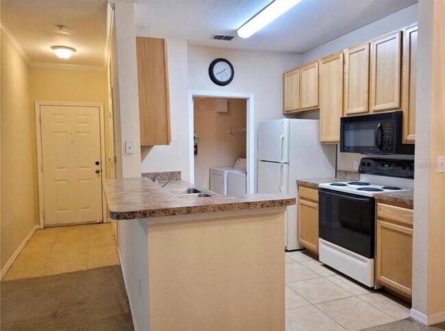 Building Photo - 10213 Courtney Palms Blvd