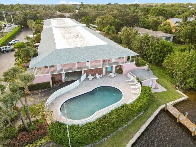 Building Photo - 475 Tequesta Dr